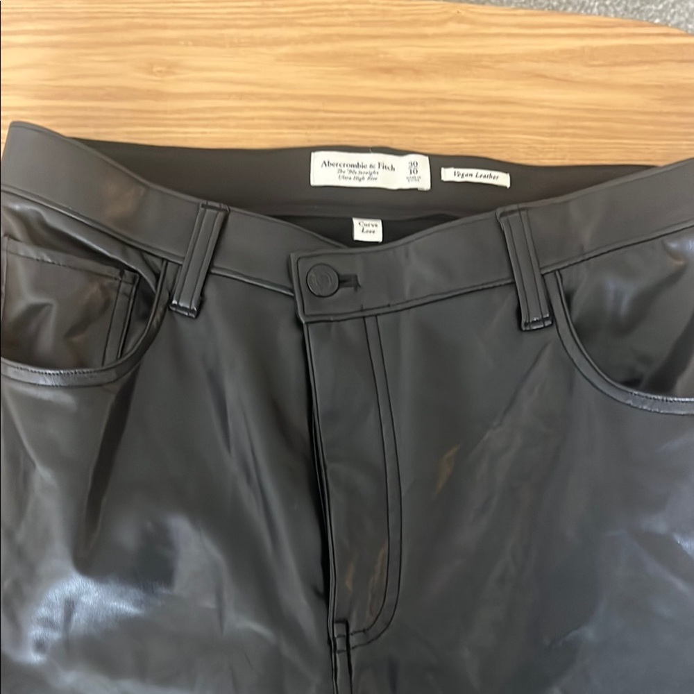 Abercrombie & Fitch Black vegan leather Ultra High Rise 90s Straight